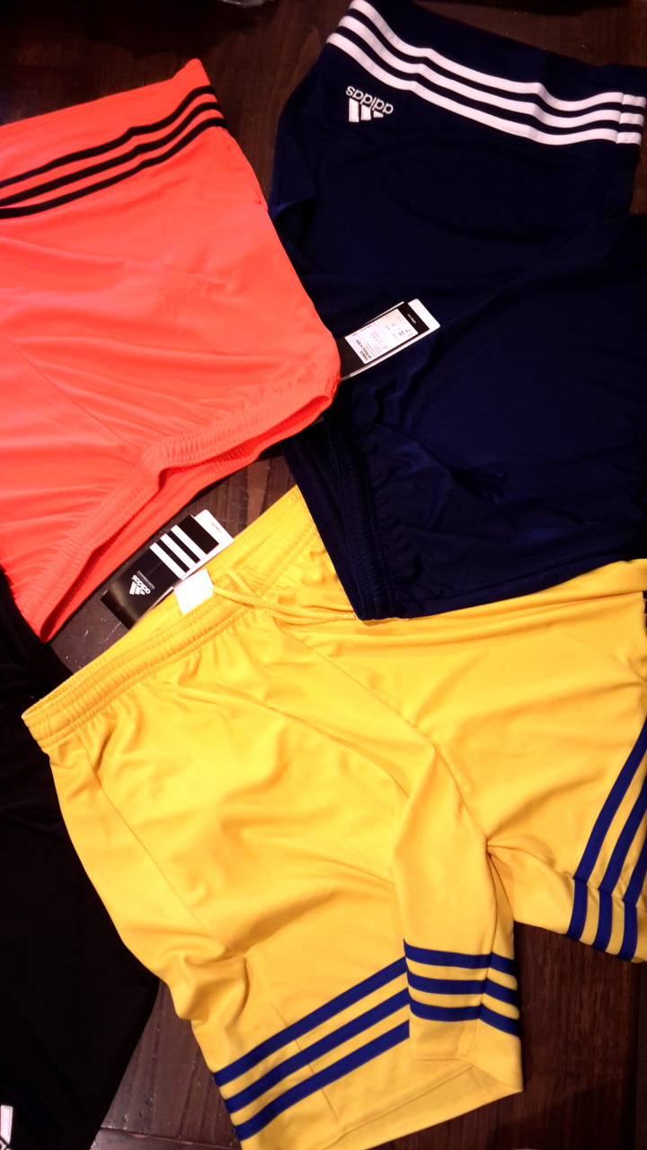 pantaloncini adidas arancione fluo